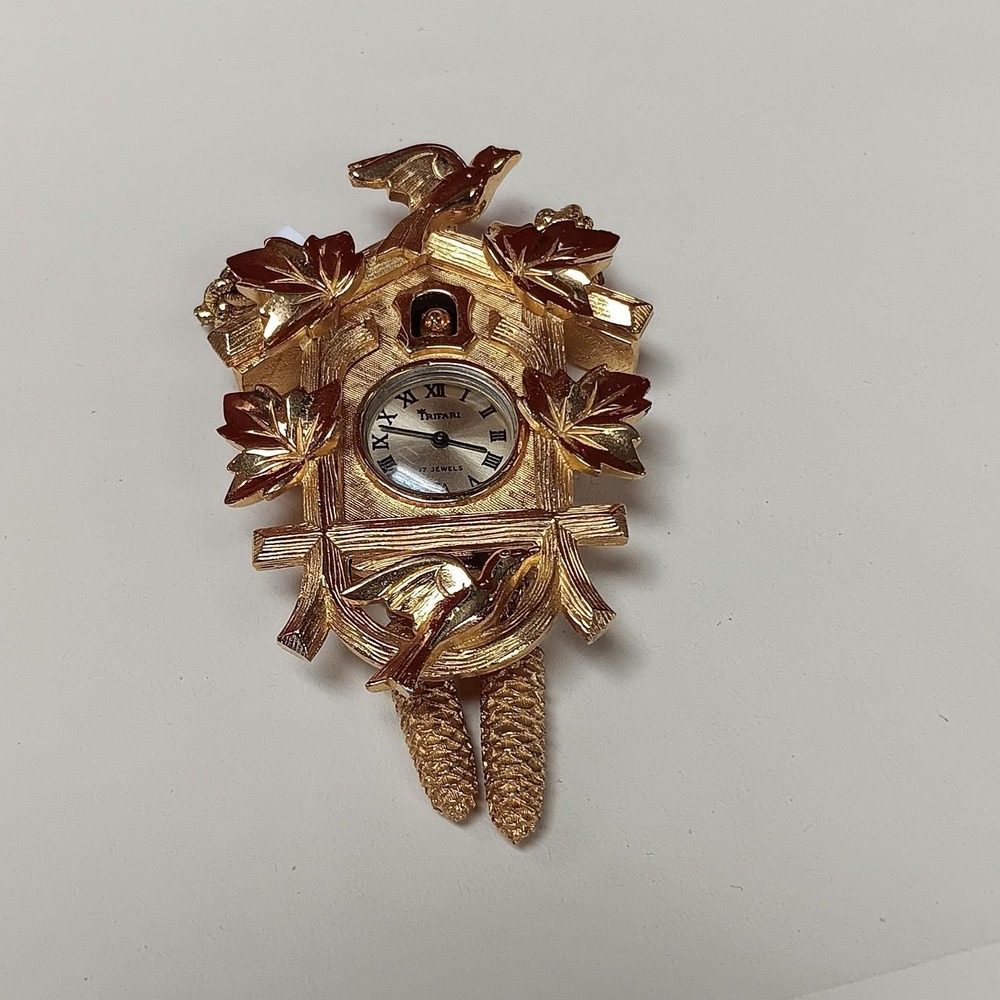Vintage Trifari Necklace Pendant with Cuckcoo Clock Jewel - Picture 1 of 3